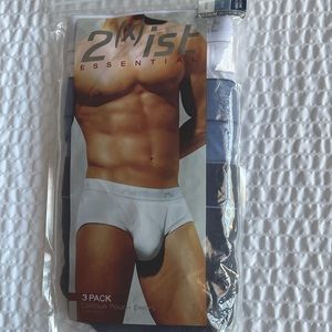 2XIST form fitting men’s medium briefs